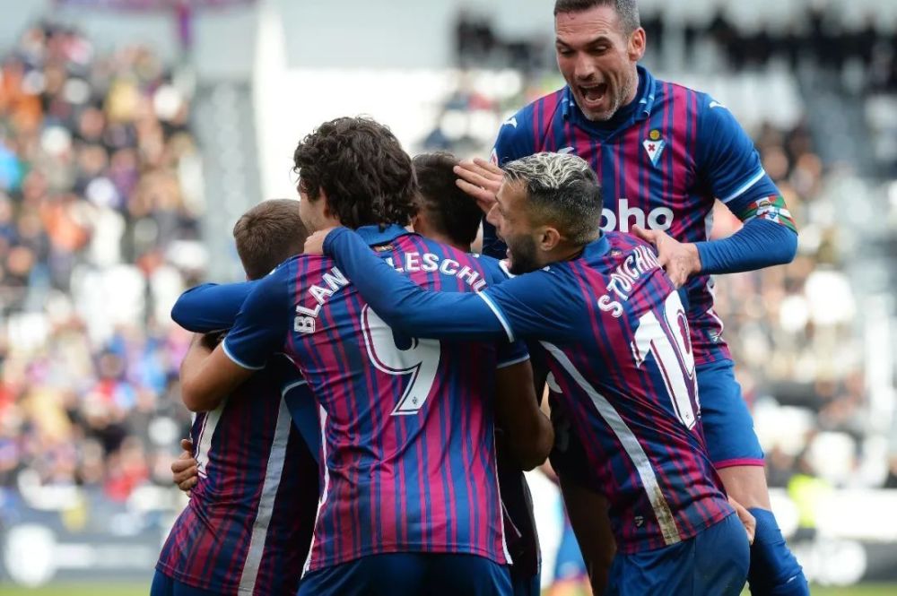 他们不仅展 他们不仅展